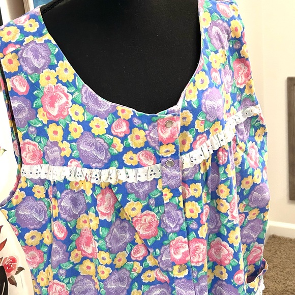 Carolee Dresses & Skirts - Carole Multicolor Floral Fabric house dress- XL